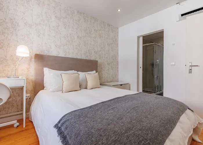 Cozee Bonjardim * بورتو